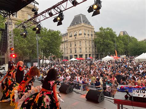  Fête de la Musique:  Frantic Fan Frenzy Follows French Superstar's Surprise Appearance!