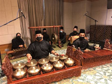 Ikram's Unexpected Symphony: When the Malaysian Heartthrob Took Krakow by Storm with a Traditional Gamelan Performance!