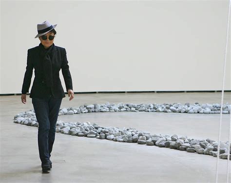  Yoko Ono Festiwal Pokoju: Muzyczne Wizje i Kontrowersje Wokół The Queen of Avant-garde